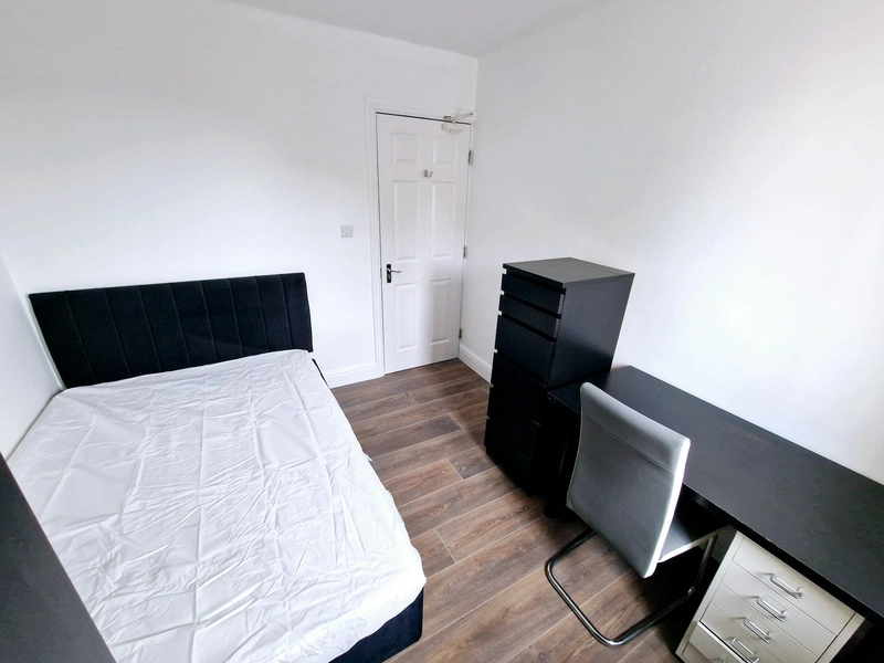 Modern 3 bed apt - Flat 8, Bawas place - Alfreton Road - Thumbnail 3